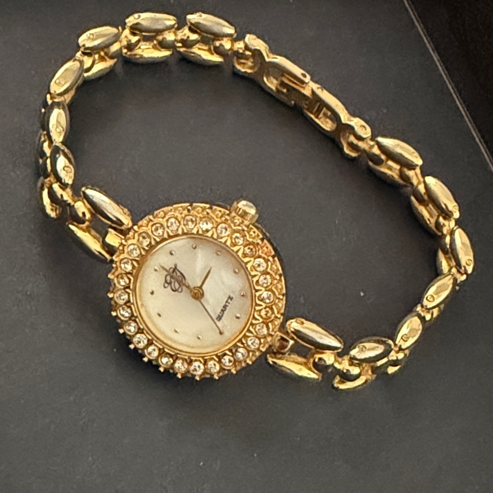 Vintage Elizabeth Taylor White Diamonds Crystal Accent Gold Tone Case Watch